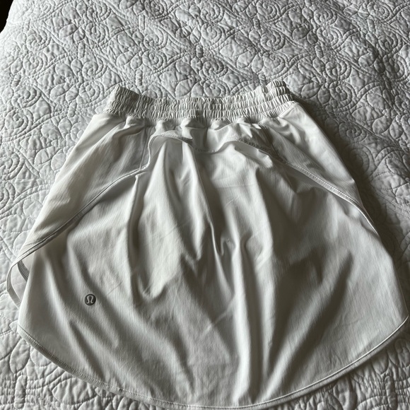Lululemon hotty hot skirt high rise long - size 2 white - Picture 2 of 5